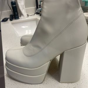 Steve Madden ivory boot pumps